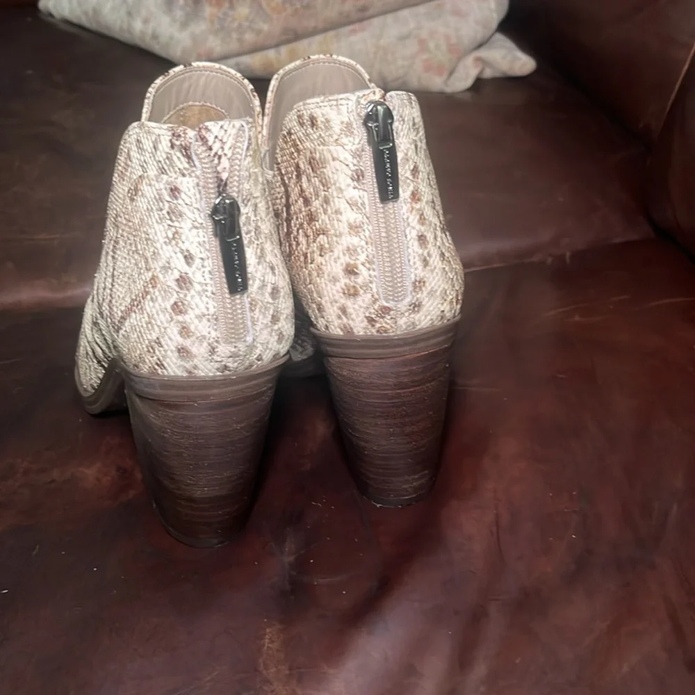 Vince Camuto Snakeskin Ankle Boots size 8M - Picture 4 of 8